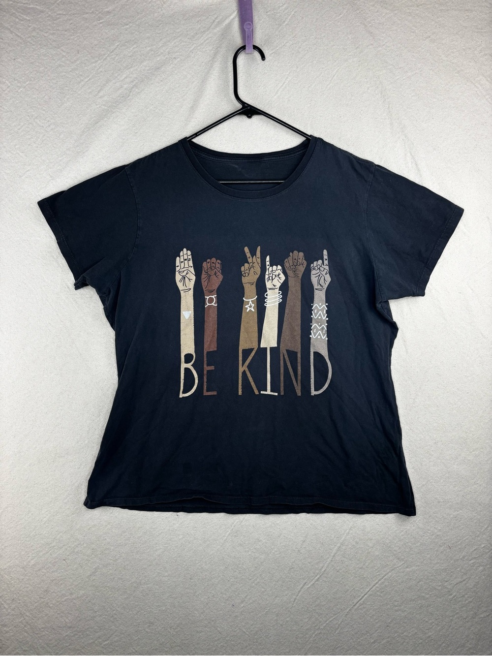 Be kind graphic women’s large t shirt